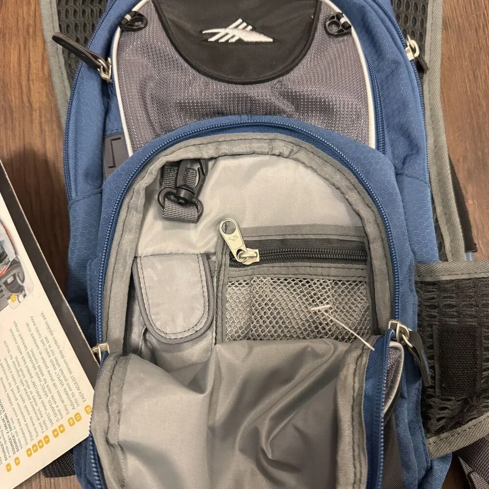 NWT High Sierra Expandable Hydration Pack AirFlow Cooled Back Outdoor Hiking